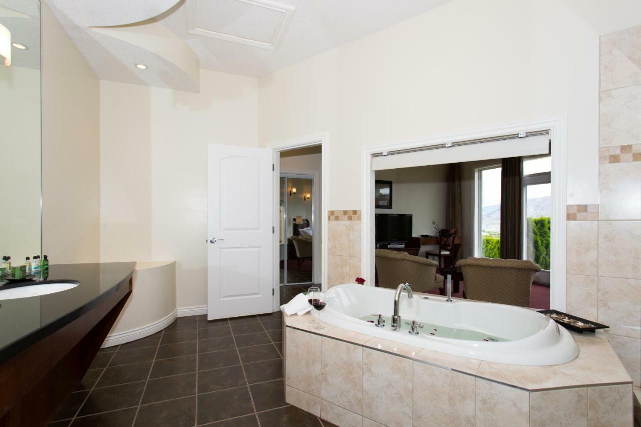 Shiraz Villa Osoyoos Luaran gambar